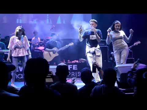 Demang family ft PutriDn live perfom di EXITO - BAGUSMU RA SEPIRO
