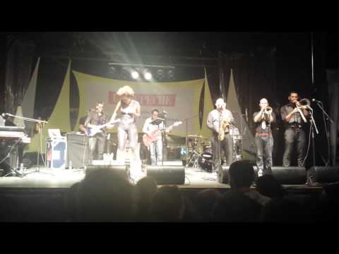 Logilo & supersoul brothers feat Glory lu thiong. Festival Jazz in Marciac2015