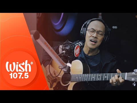 Noel Cabangon performs "Ang Aking Awitin" LIVE on Wish 107.5 Bus