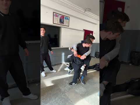 Tek motora üç kişi binmek mi #okul #sınıf #oyunculuk #parody