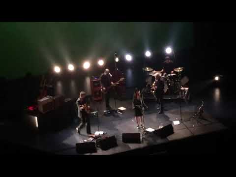 The Legendary Tigerman e Maria de Medeiros - These Boots Are Made For Walking (Teatro São Luiz 2019)