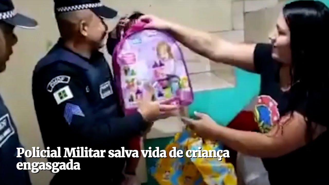 Policial presenteia bebê que foi salva após se engasgar no DF