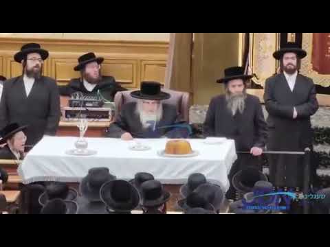 Satmar Rebbe R' Zalman Leib Sings Ani Mamin With 9th Grade Commemorating His Father's Yahrtzeit 5783