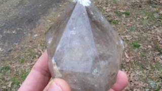 preview picture of video 'Huge Arkansas Quartz Crystal Enhydro Point'