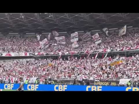 Torcida do São Paulo chama atenção no intervalo do jogo do último domingo com seu grande  apoio mesm