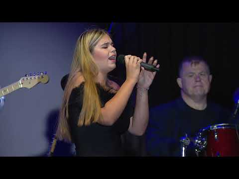 KICSIT SZOMORKÁS A HANGULATOM MÁMA BODROGI GYULA, VOITH ÁGI, BODROGI ENIKŐ SZENES IVÁN KONCERT 2021