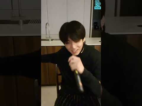 JUNGKOOK VLIVE - Jungkook singing That That by PSY ft. Suga [VLIVE 15.06.2022]