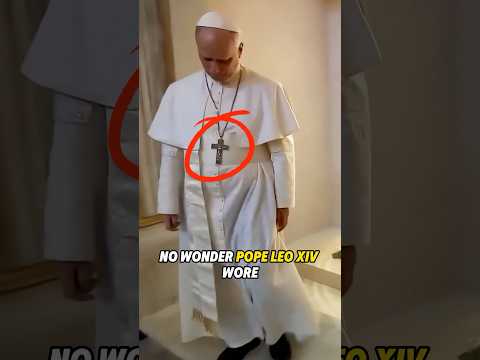 No wonder Pope Leo XIV wore a silver cross at Francis’ tomb. -1#shorts#popeleoxiv#popefrancis