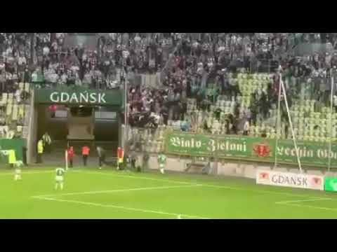 przerwany mecz Lechia Gdańsk - Akademija Pandew zadyma na meczu