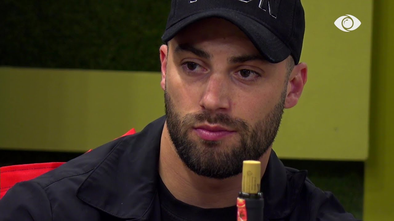 Mes lotësh dhe emocione të forta, banorët lexojnë letrat e tyre