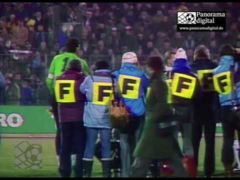 Einlauf und Aufstellung im Europapokal: BFC Dynamo-AS Rom, Saison 1983/84 - www.panoramadigital.de