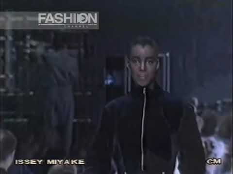 "Issey Miyake" Autumn Winter 1990 1991 Paris Pret a Porter Woman by Canale Moda