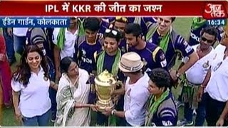 Mamta Banerjee felicitates Team KKR at Eden Gardens