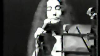 Yoko Ono &quot;Yes I&#39;m a Witch&quot; excerpt from Japan concert, 1974
