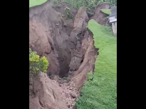 ¡La tierra se hundió en Moniquirá! Impresionantes imágenes de un enorme deslizamiento en Boyacá