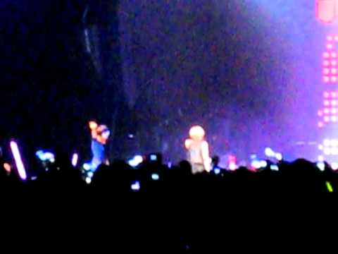 [FANCAM] 101023 KPOP NIGHT - SHINee "Noona is so pretty" Taemin's dance