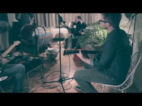 Renton Jules - Living room session 'How to catch a Dear'