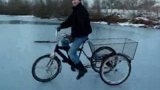 preview picture of video 'Трехколесный велосипед на льду.mp4'