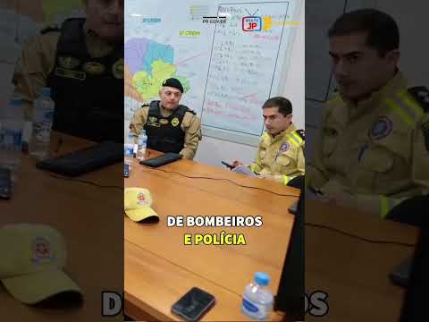 O Governo do Paraná mandou 50 bombeiros e diversas ambulâncias para a cidade de RioBonitodoIguaçu