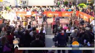 Broadway's 'Violet' cast performs on TODAY plaza