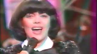 Musik-Video-Miniaturansicht zu Tu m'apportais des fleurs Songtext von Mireille Mathieu