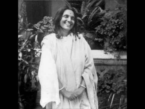 Ananda Kirtan - Hare Krishna - Anandamayi Ma