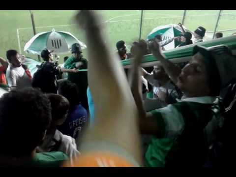 "yo de bebe, me ponía la casaca con el fierro en la cintura" Barra: La Banda del Sur &bull; Club: Banfield