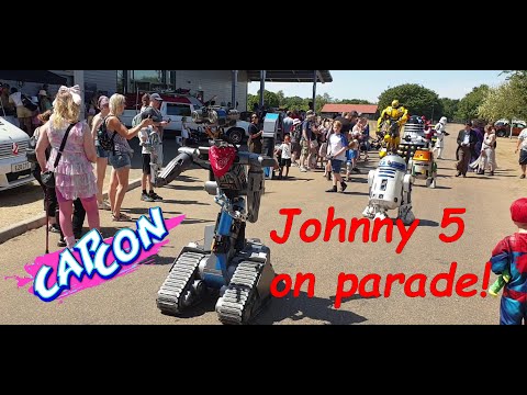 JOHNNY 5 ON PARADE! I FEEL ALIVE!
