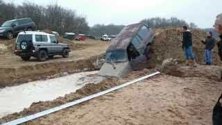preview picture of video 'Killing a Toyota, Landcruiser HJ60 vs water'