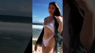 bikini TikTok be like...