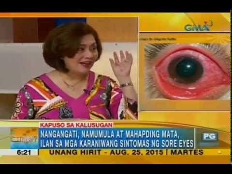 Ng isang epektibong paraan ng halamang-singaw sa ilong Nail pasa sa kanyang binti ginagamot bata