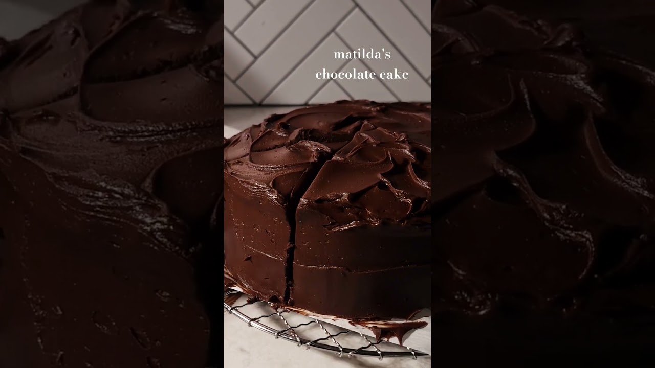 MATILDA'S CHOCOLATE CAKE the best chocolate fudge cake recipe ever! #matildacake #chocolatecake