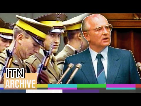Soviet Leader Mikhail Gorbachev in Communist Poland | Rare Cold War News Footage (1988)