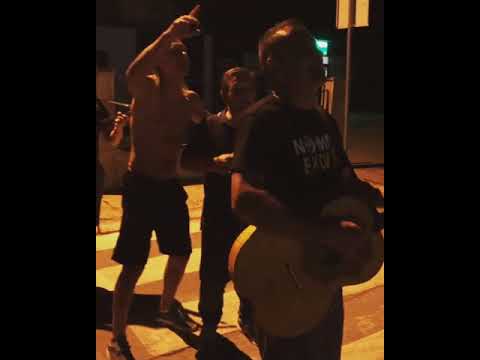 Vida supruzi doveo tamburaše pod prozor