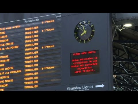 French rail strike affects traffic at Paris Saint-Lazare station