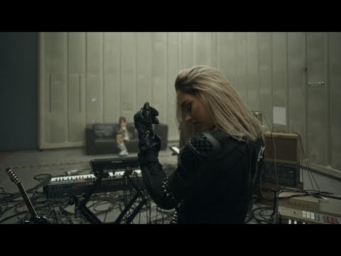 SANNI - Roomaan (Virallinen musiikkivideo)