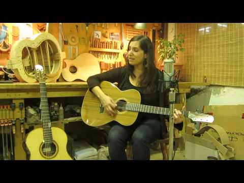 Dara Weiss performs Lonesome Blues on an Indian Hill Guitar