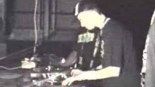 Dj Def freestyle scratch at the Molodoi Mai 2004