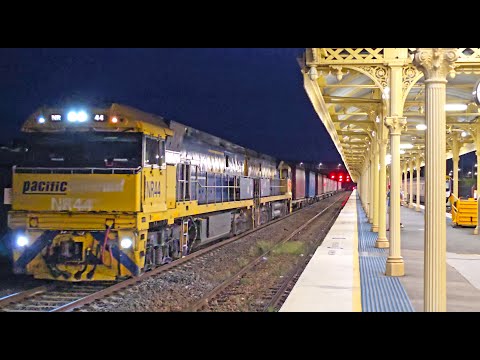 BIG NIGHT FREIGHT TRAINS through Albury railway Station
