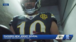 Packers debut new uniform design for matchup with Bears
