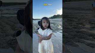 Download lagu LILY PLAYING IN THE SAND AT TIMAN TIMAN BEACH #yourneedsind #ranaimamalika #raffinagita1717 mp3