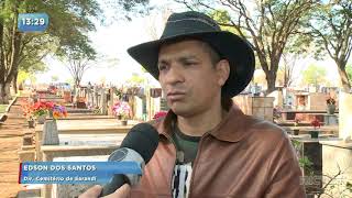 Sem coveiro: familiares precisaram fazer reparos em túmulo Sem coveiro: familiares precisaram fazer reparos em túmulo