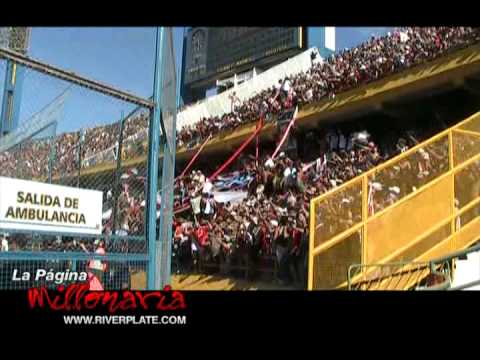 "Llega el domingo voy a ver al campeón" Barra: Los Borrachos del Tablón • Club: River Plate