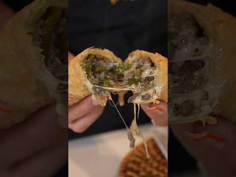 Who else loves EMPANADAS??? 🤤 #shorts #mexicanfood #empanadas