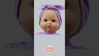 Realistické miminko Noemi ve fialovém oblečku od firmy Paola Reina