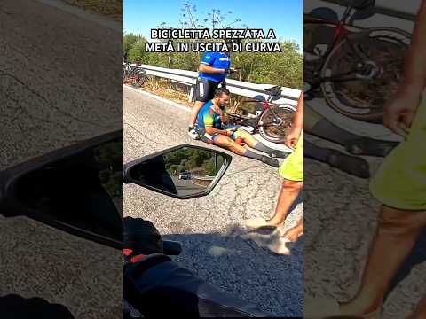 BICICLETTA SPEZZATA A METÀ IN USCITA DI CURVA #bici #crash #bikecrashing #baddriver #bike #incidente