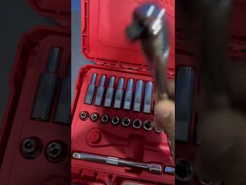 Milwaukee 3/8” Dr. Metric Socket Set 32pcs