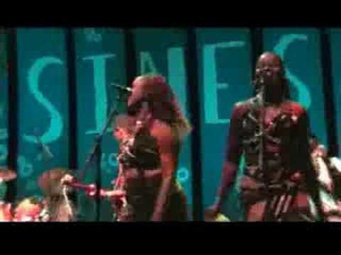 FMM Sines 2007 - Oumou Sangare and Group