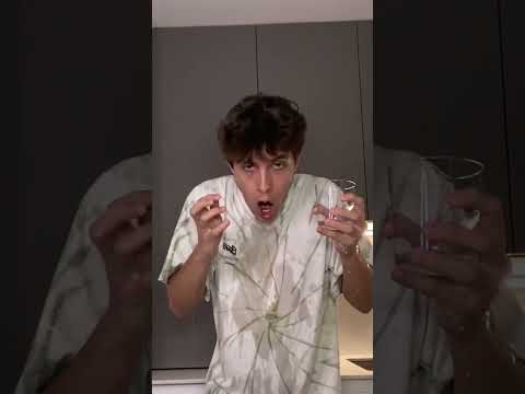 Entra una cucaracha a mi cuarto y pasa esto 😱🪳 | Iker Unzu