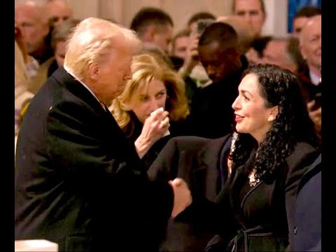 Dalin pamje nga duarshtrëngimi Vjosa Osmani - Donald Trump në Paris